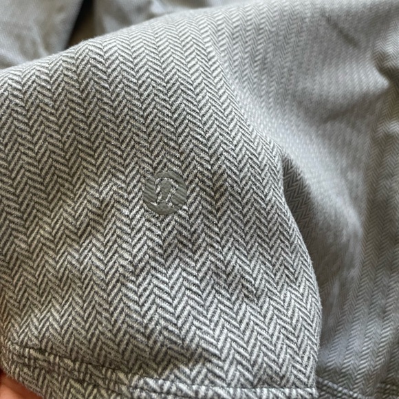 Lululemon Gray Herringbone Quarter-Zip Jacket in Size 10 - Picture 6 of 14